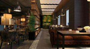 ein Restaurant mit einem Sofa, Tischen und Stühlen in der Unterkunft James Joyce Coffetel Beijing Yizhuang Rongjing East Street Subway Station in Peking
