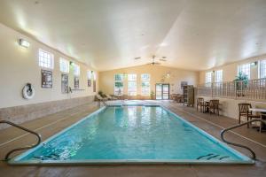 a large indoor swimming pool in a building at Quality Inn & Suites Downtown Walla Walla in Walla Walla