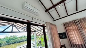 Μια τηλεόραση ή/και κέντρο ψυχαγωγίας στο SkyWalker Guest House