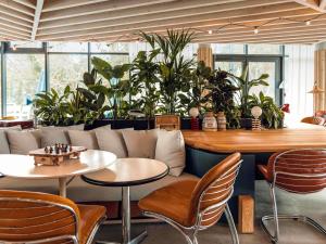O zonă de relaxare la ibis Budget La Rochelle Centre gare +140 fotografii