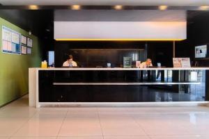 two women sitting at a counter in a restaurant at Jinjiang Inn Xiamen Railway Station in Xiamen
