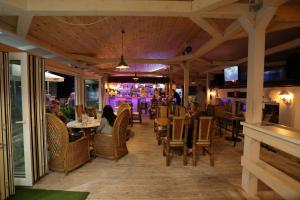 a restaurant with tables and chairs and a bar at Villa Promenada in Międzyzdroje