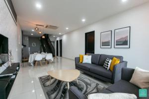 Posezení v ubytování Jomstay Octagon Ipoh Penthouse