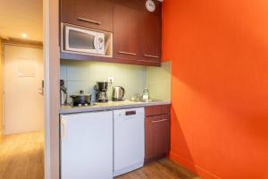 Η κουζίνα ή μικρή κουζίνα στο Comfort Aparthotel Marseille Prado +46 φωτογραφίες