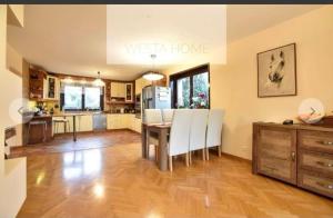 Kuchyň nebo kuchyňský kout v ubytování BIZAR Hostel + 9 fotografií