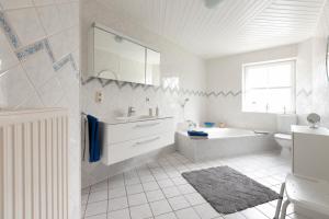 Un baño de Ferienwohnung Anke Volkmann 24 fotos más
