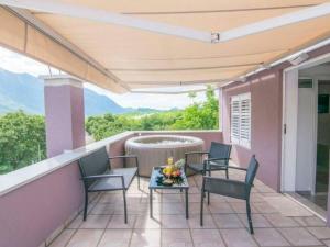 Φωτογραφία από το άλμπουμ του Nature Beauty with pool and whirlpool σε Zagvozd