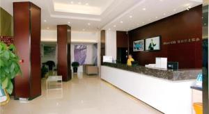 Ο χώρος του λόμπι ή της ρεσεψιόν στο City Comfort Inn Hotel Zhangjiajie Railway Station Tianmen Mountain Cableway Station