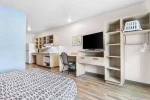 Μια τηλεόραση ή/και κέντρο ψυχαγωγίας στο WoodSpring Suites Elkhart
