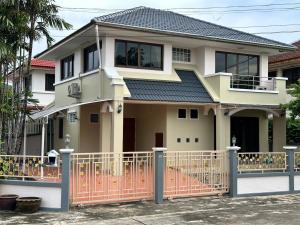 a house with a pink fence in front of it at Stand alone 3 bedrooms detached house inside Bangkok in Ban Klong Plad Kriang