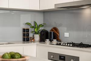 Η κουζίνα ή μικρή κουζίνα στο Brisbane luxe city living in the sky