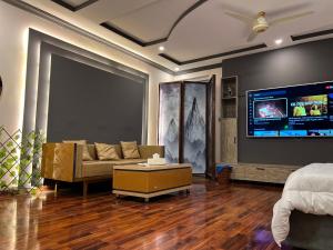 TV a/nebo společenská místnost v ubytování Horizon inn hotel