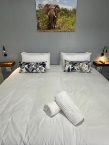 En eller flere senge i et værelse på Sundays River Adventures Cottages