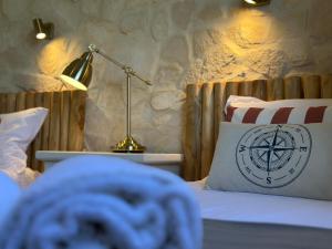 a bedroom with a bed with a lamp and a pillow at Residence SardegnaSummer Li Cuppulati in San Teodoro