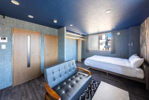 Ένα ή περισσότερα κρεβάτια σε δωμάτιο στο Silk Court 201 +73 φωτογραφίες