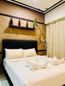 Ένα ή περισσότερα κρεβάτια σε δωμάτιο στο Summer Suites Best Western Home Klcc
