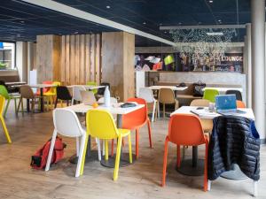 a restaurant with tables and chairs with laptops on them at Ibis Budget Strasbourg Centre Republique in Strasbourg