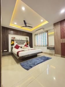 Ένα ή περισσότερα κρεβάτια σε δωμάτιο στο Hotel Arasi