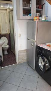 a kitchen with a washer and a washing machine at Viktoriahotel in Tbilisi City