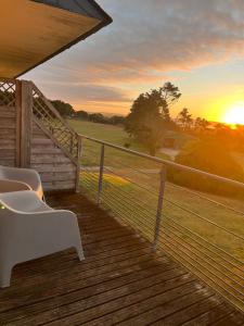 Η ανατολή ή δύση του ηλίου όπως φαίνεται από αυτό το διαμέρισμα ή από εκεί κοντά +1 φωτογραφίες