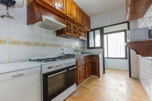 Kuchyň nebo kuchyňský kout v ubytování 3BR Apartment in Prestigious Hay Riad