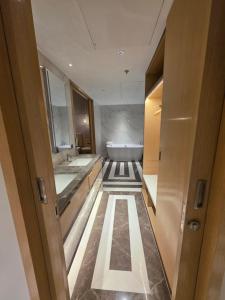 Koupelna v ubytování Grand Continent Luxury Collection + 63 fotografií