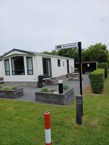 a street sign in front of a white building at Chalet 217 in Petten