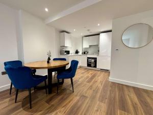 Kuchyň nebo kuchyňský kout v ubytování Luxury Modern 1 bed Central Bracknell