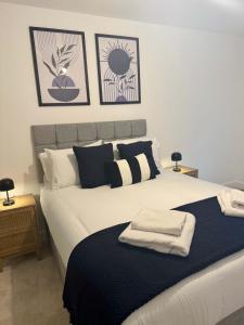 Postel nebo postele na pokoji v ubytování Luxury Modern 1 bed Central Bracknell