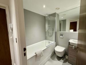 Koupelna v ubytování Luxury Modern 1 bed Central Bracknell