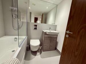 Koupelna v ubytování Luxury Modern 1 bed Central Bracknell