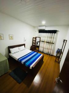 Ένα ή περισσότερα κρεβάτια σε δωμάτιο στο Yala Quest Safaris-Tours-HomeStay