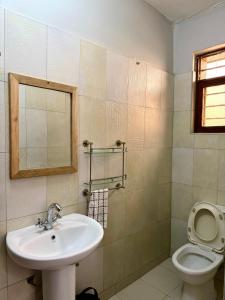 Un baño de Ngaali Nest