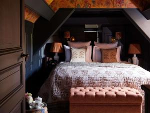 Postel nebo postele na pokoji v ubytování Abbaye Des Vaux De Cernay