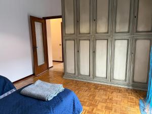 a bedroom with a blue bed and some cabinets at Paolo&SilviaHost in Seriate