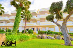 a building with palm trees in front of it at Luz do Sol in Guia