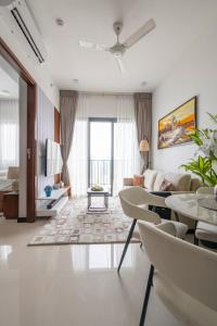 Gallery image of 1BR Luxe Condo - Lotus Lookout - Ocean and City Views - Pool - Gym in Colombo