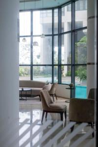 Gallery image of 1BR Luxe Condo - Lotus Lookout - Ocean and City Views - Pool - Gym in Colombo