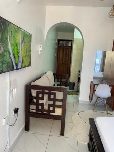 Una cocina o cocineta en Tulivu Comfortable Studio Apartment in Bamburi Mombasa