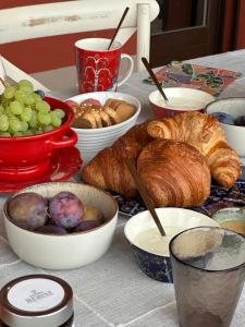 a table with many different types of bread and croissants at Il Correggiolo in Argenta +13 photos