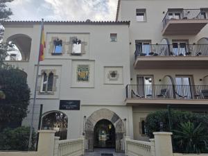 a building with clothes hanging in the windows of it at Hotel Canal Olímpic in Castelldefels