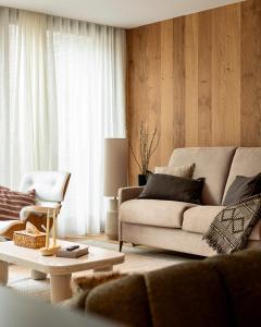 Posezení v ubytování Isard Homes by Select Rentals