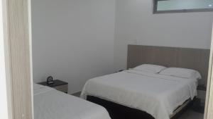 Hotel Boutique Santorini Class客房内的一张或多张床位