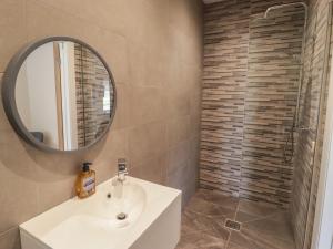 Koupelna v ubytování The Lodge + 44 fotografií