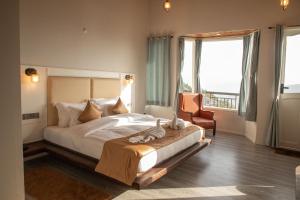 Postel nebo postele na pokoji v ubytování Spellmount - Himalayan View Infinity Pool Resort in Kausani + 19 fotografií