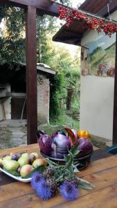 a plate of fruit and vegetables on a wooden table at Nido D'Ape bed and breakfast in  Montepetra 