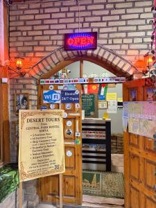 Certifikát, hodnocení, plakát nebo jiný dokument vystavený v ubytování Central Park Hostel