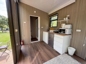 Η κουζίνα ή μικρή κουζίνα στο Lanyin Hut X by Tiny Away