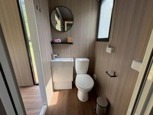 Ένα μπάνιο στο Lanyin Hut X by Tiny Away