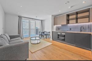 a living room with a couch and a table at Casa Mono One Bedroom Flat in Southall